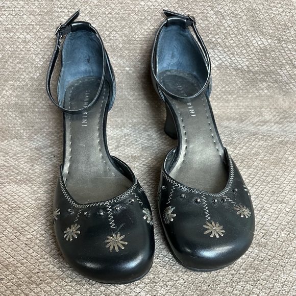 Gianni Bini Black Leather Floral Y2K Square Toe Wedge Sandals Women's 9.5 EUC - Picture 1 of 12
